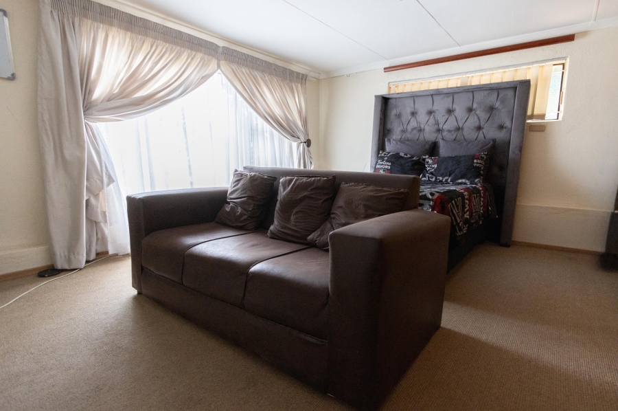 3 Bedroom Property for Sale in Protea Park North West